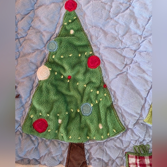 Pottery Barn Kids Vintage Quilted Tree Skirt 60" Applique Santa Reindeer - Picture 8 of 11